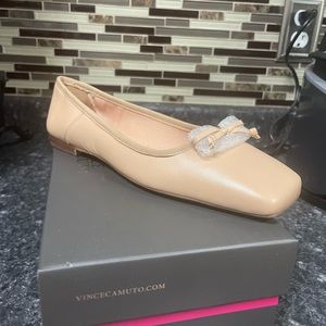 Vince Camuto flat